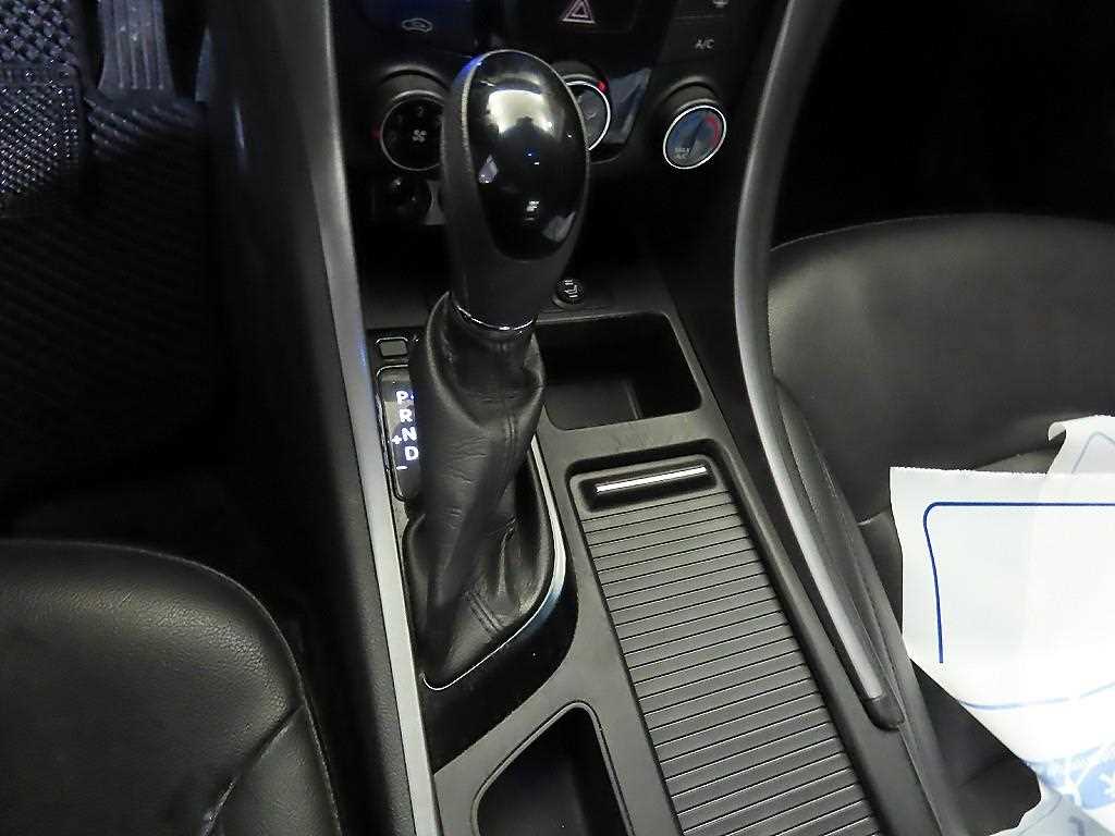 HYUNDAI Sonata - Vista 12