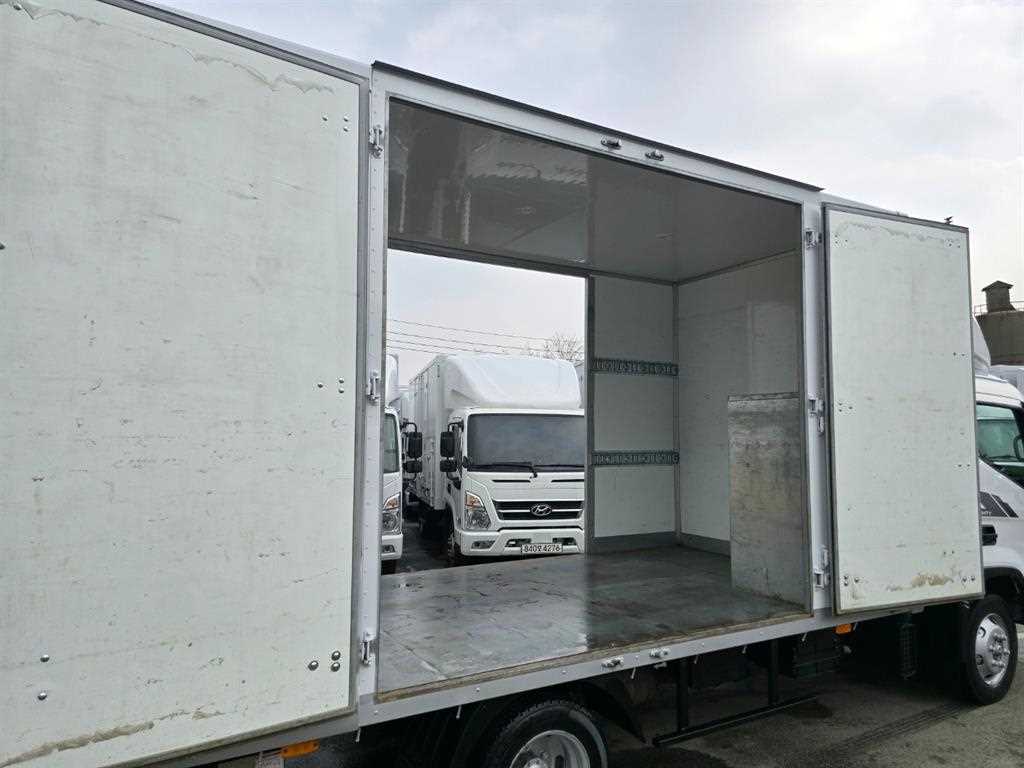 medium and large cargo truck - Vista 10