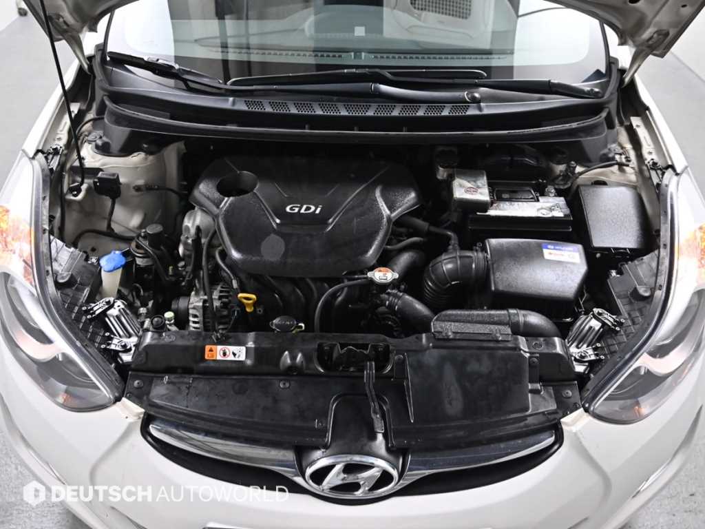 HYUNDAI Avante - Vista 6