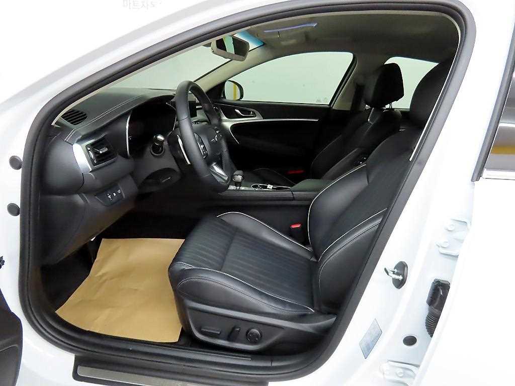 Genesis G70 - Vista 5