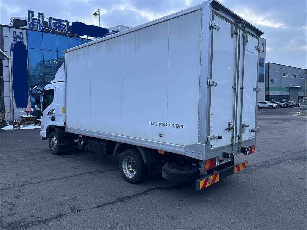 medium and large cargo truck - Vista 4