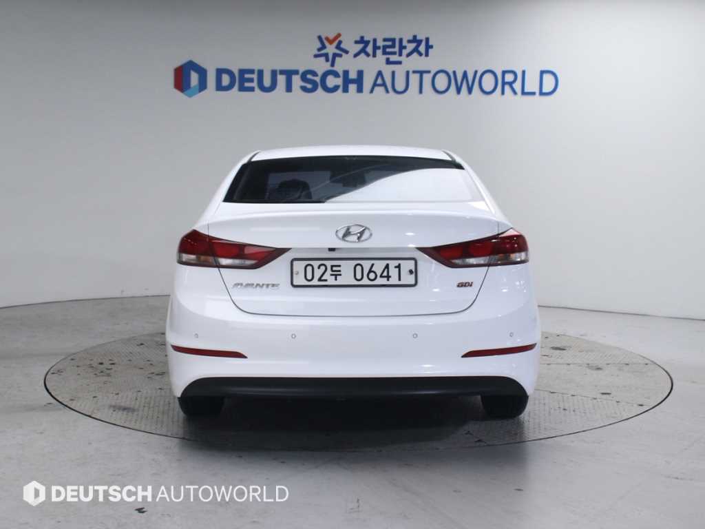 HYUNDAI Avante - Vista 4