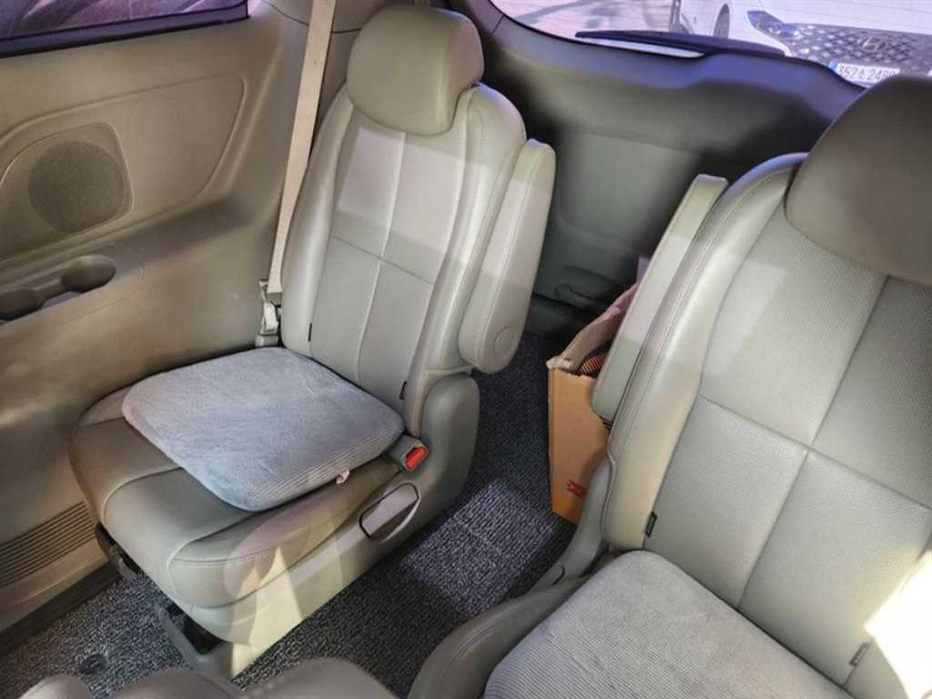 KIA Carnival - Vista 11