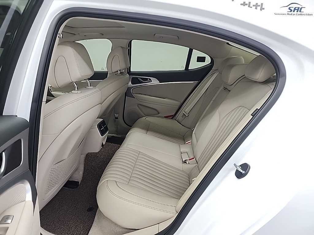 Genesis G70 - Vista 12