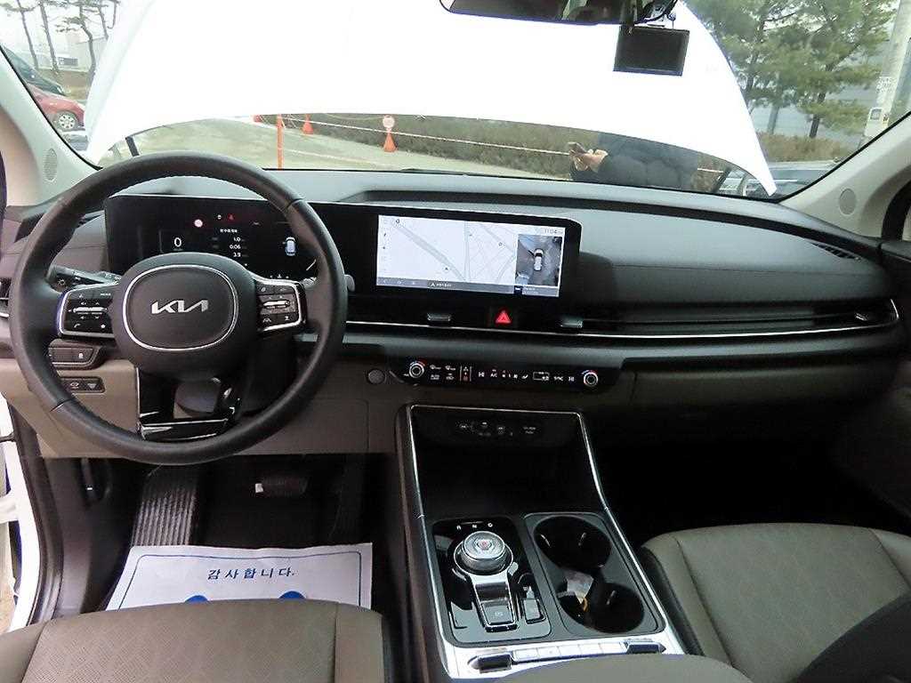 KIA Carnival - Vista 8