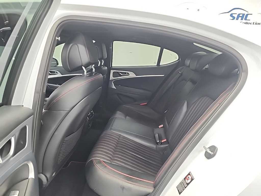 Genesis G70 - Vista 12