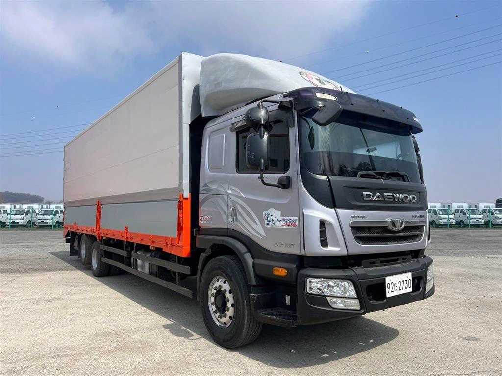 medium and large cargo truck - Vista 3