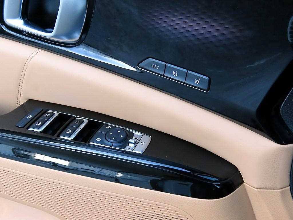 KIA Carnival - Vista 11