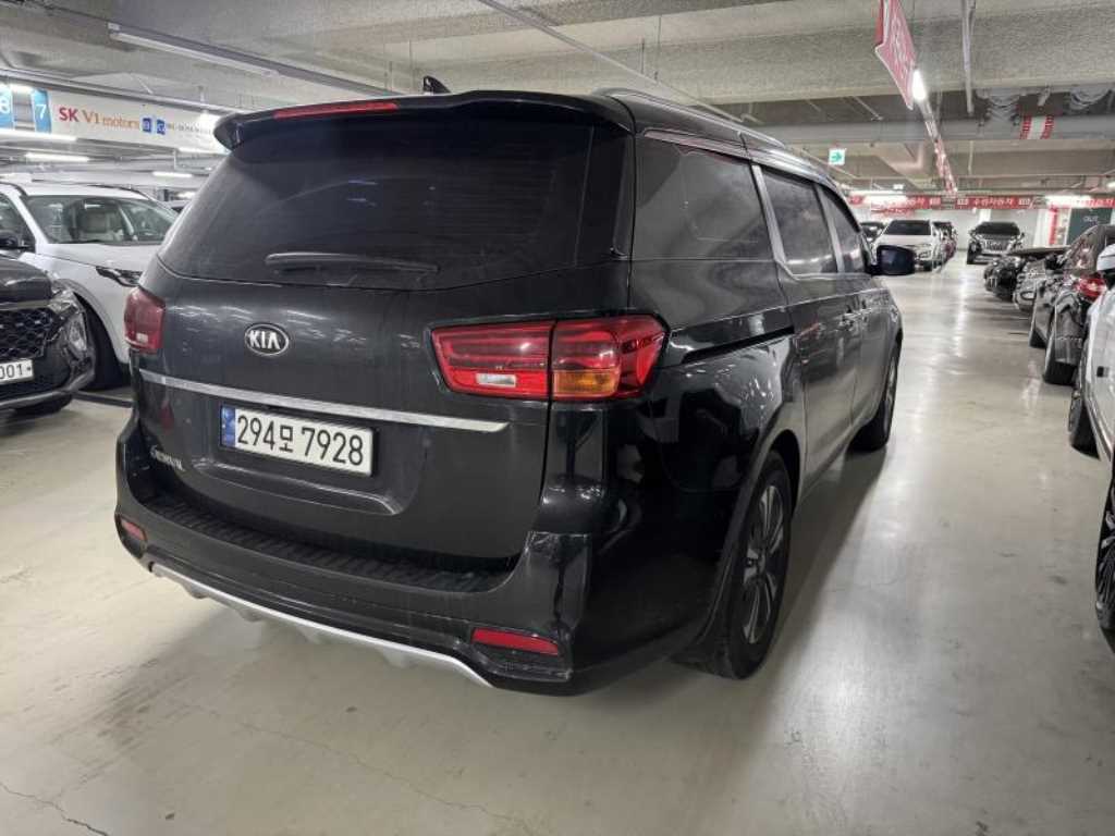 KIA Carnival - Vista 9