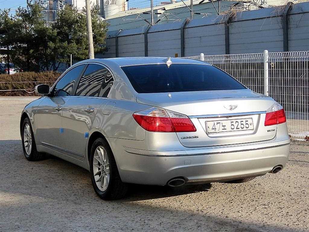HYUNDAI Genesis - Vista 3