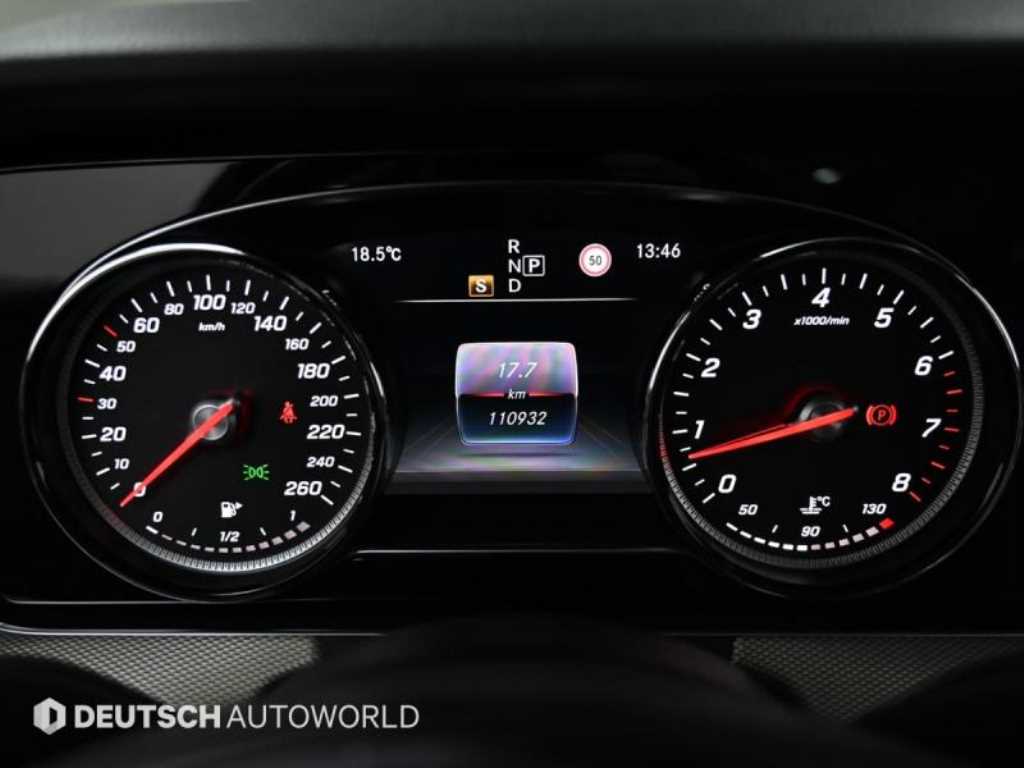 Mercedes Benz E class - Vista 8