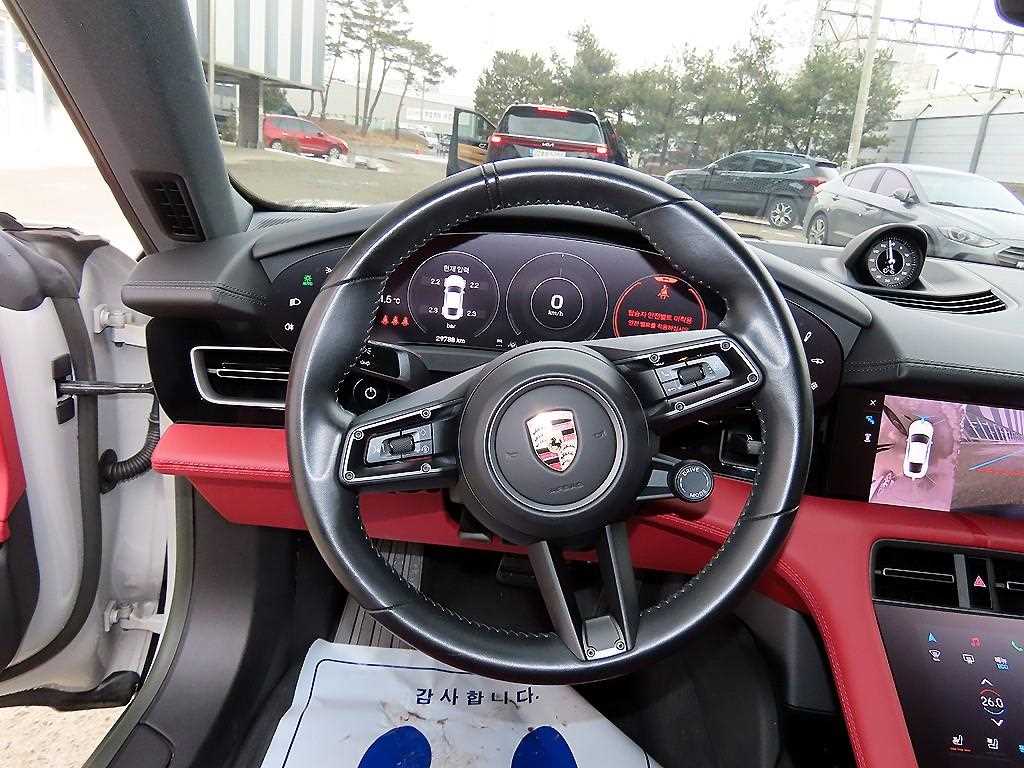 Porsche Taycan - Vista 8