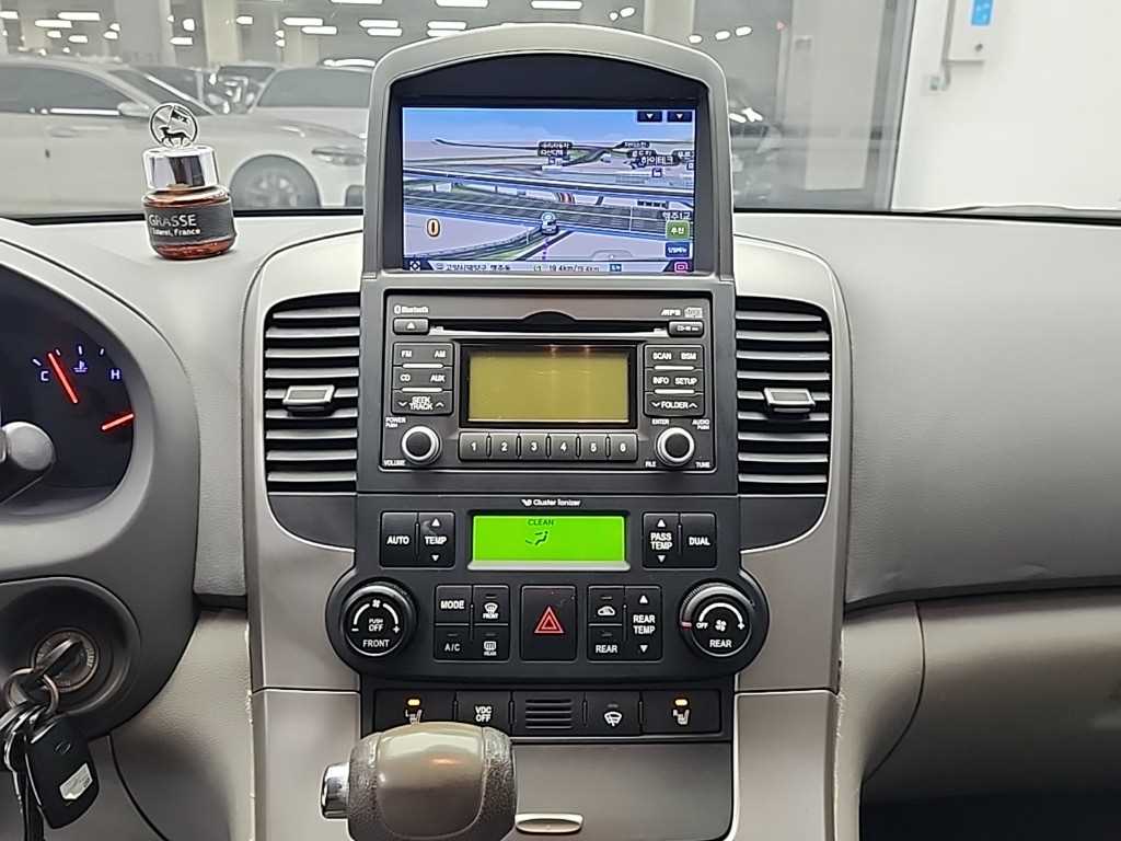 KIA Carnival - Vista 10