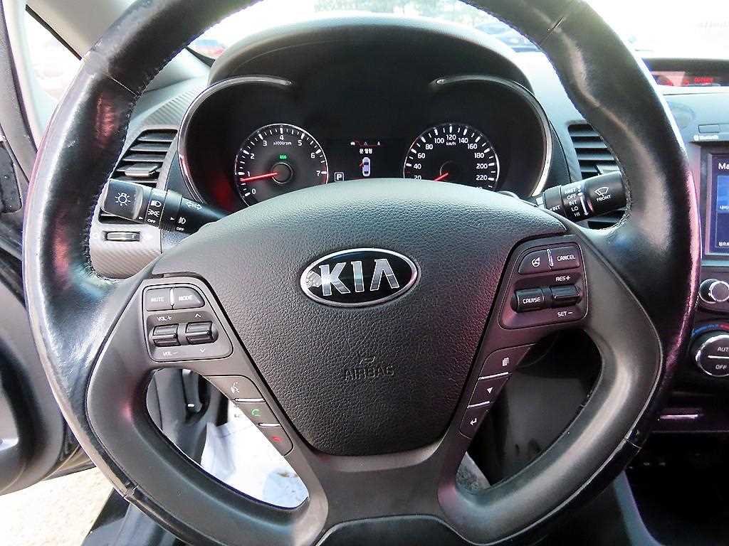 KIA K3 - Vista 8