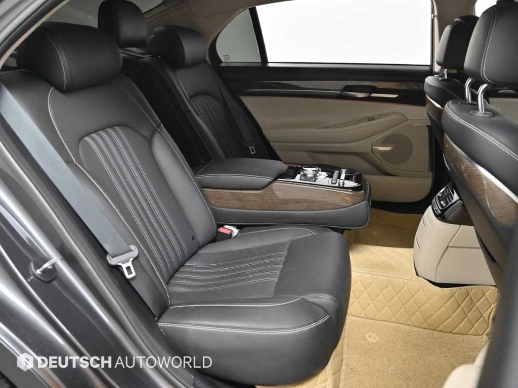 Genesis G90 - Vista 12