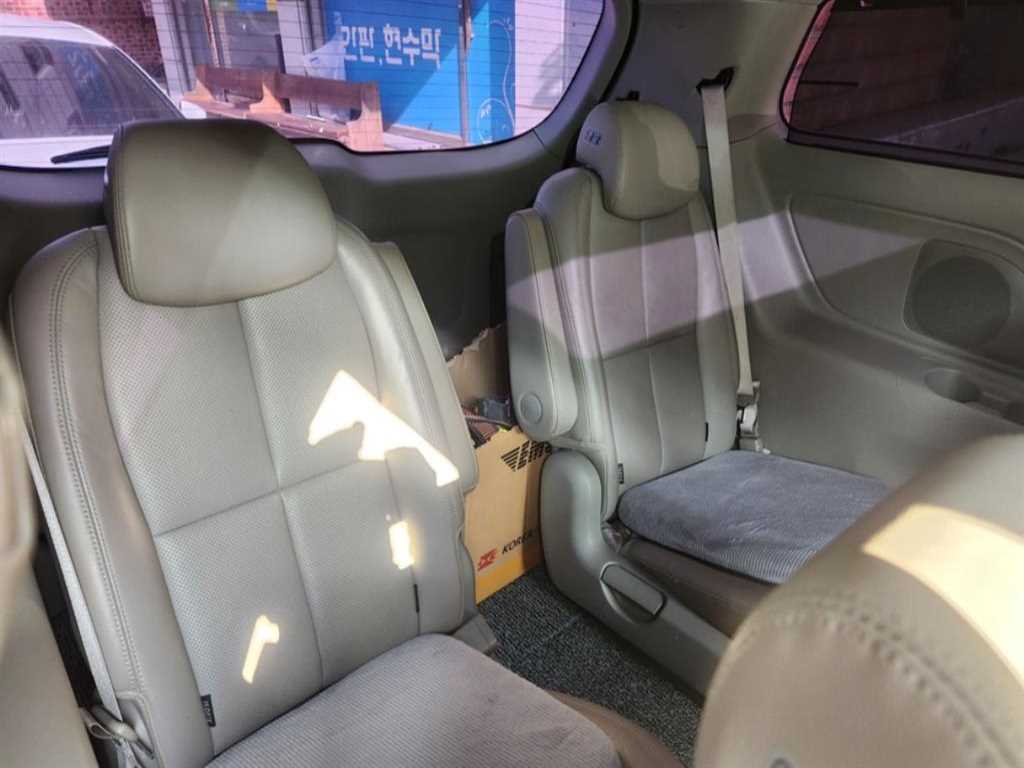 KIA Carnival - Vista 8