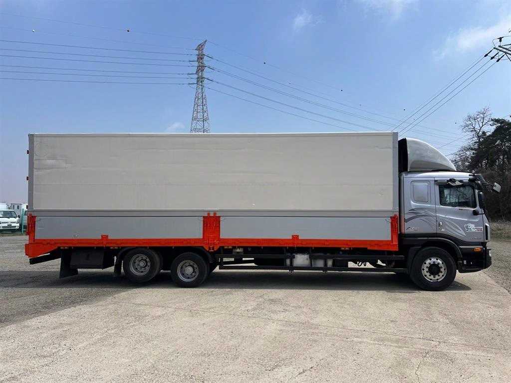 medium and large cargo truck - Vista 6