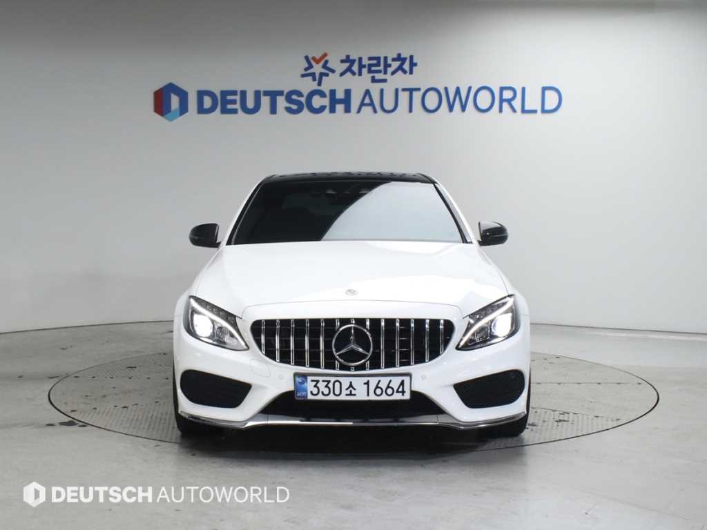 Mercedes Benz C Class - Vista 3