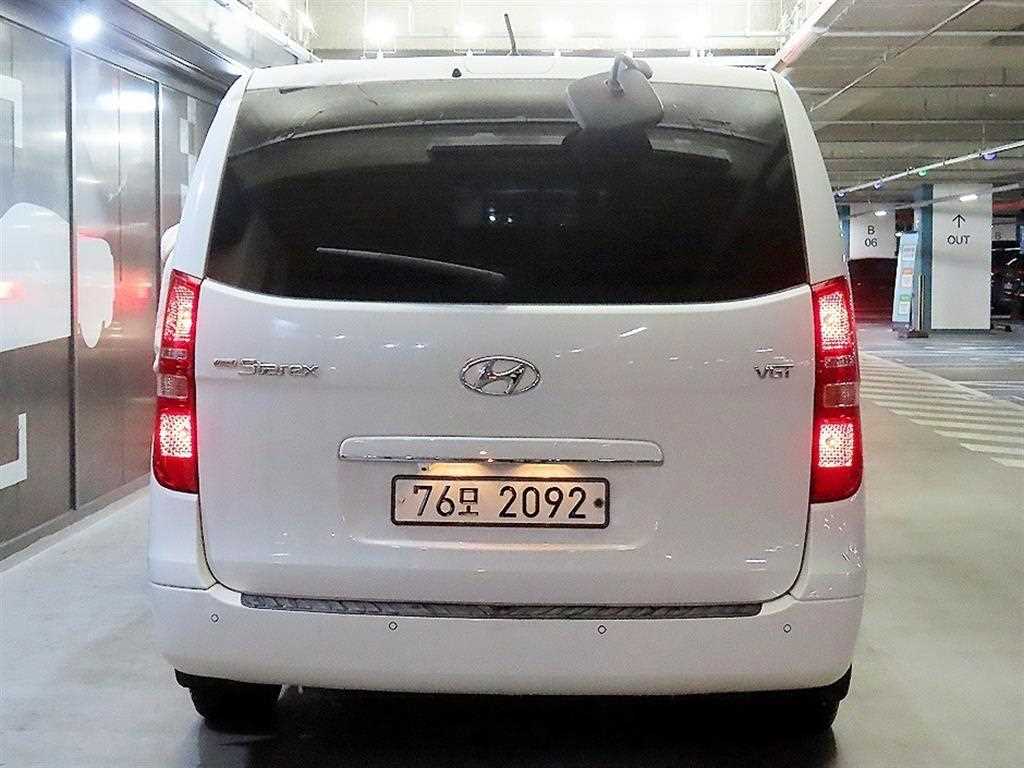 HYUNDAI Starex - Vista 5