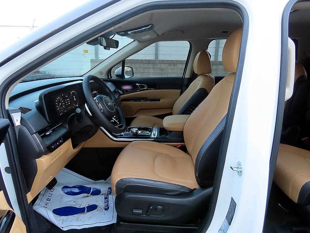 KIA Carnival - Vista 5