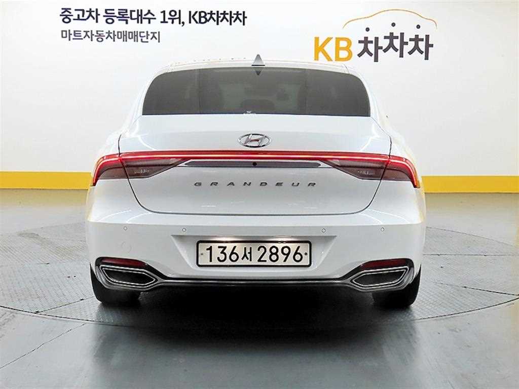 HYUNDAI Grandeur - Vista 3