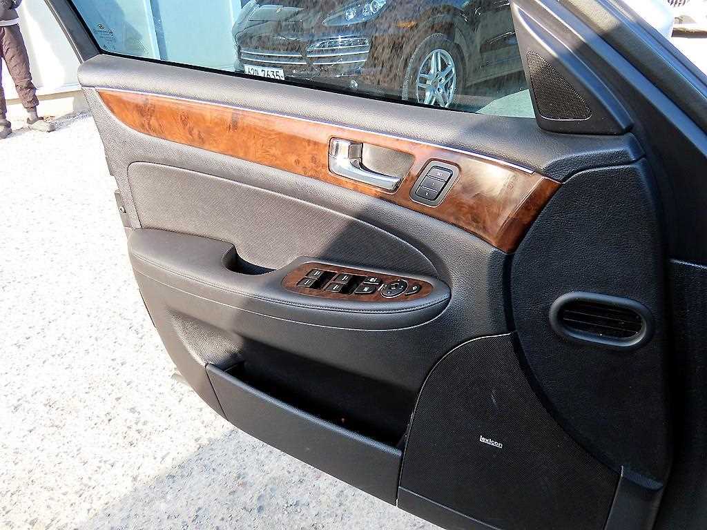 HYUNDAI Genesis - Vista 11