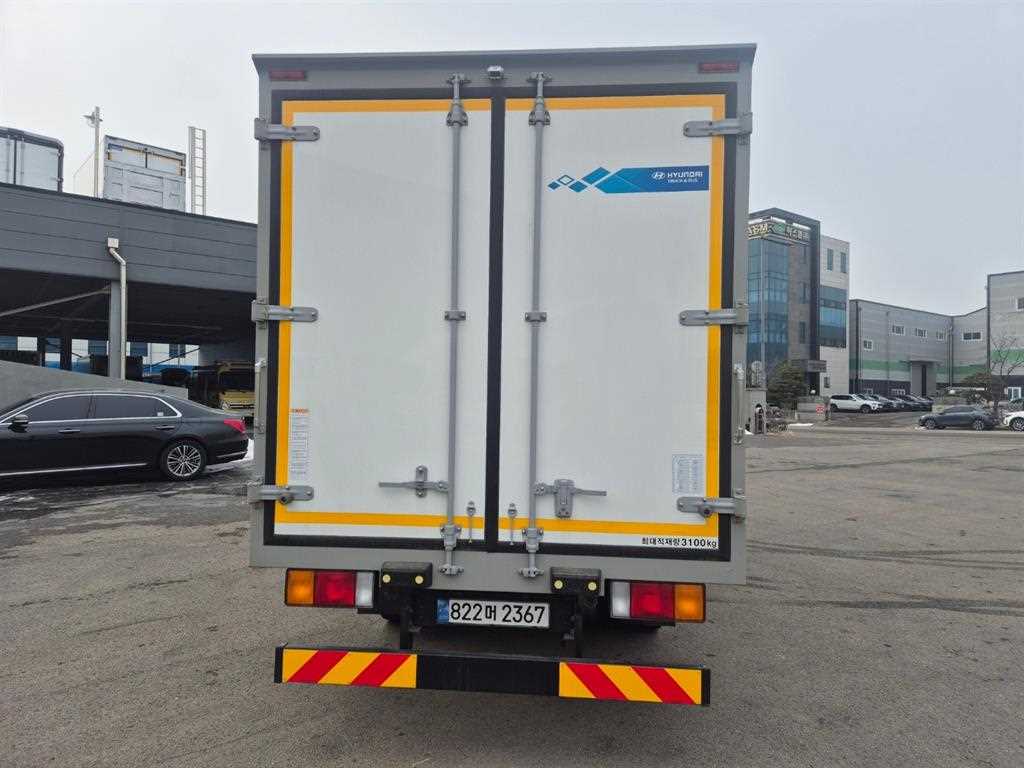 medium and large cargo truck - Vista 6