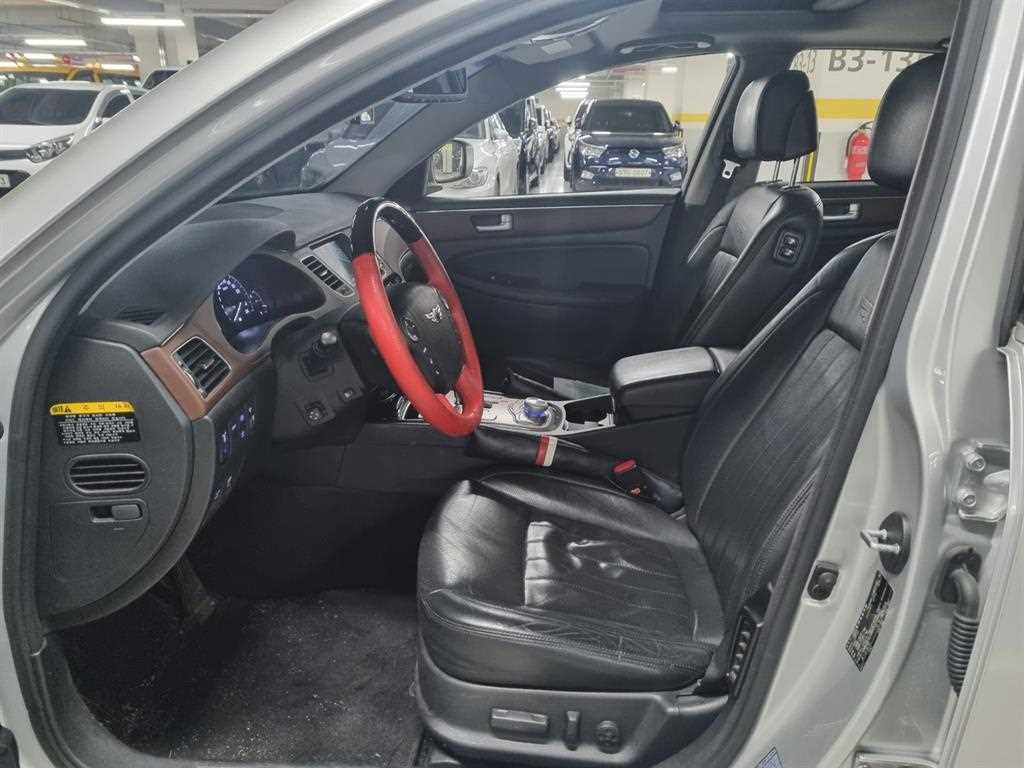 HYUNDAI Genesis - Vista 10