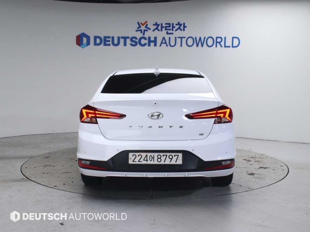 HYUNDAI Avante - Vista 4