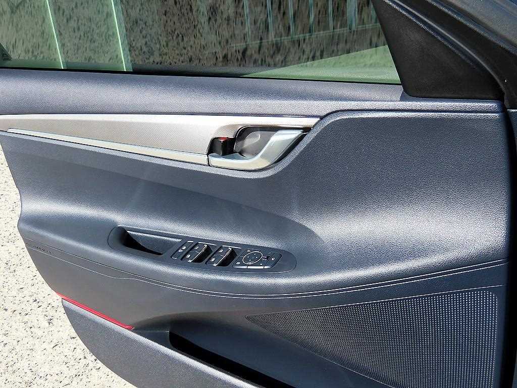 HYUNDAI Grandeur - Vista 11