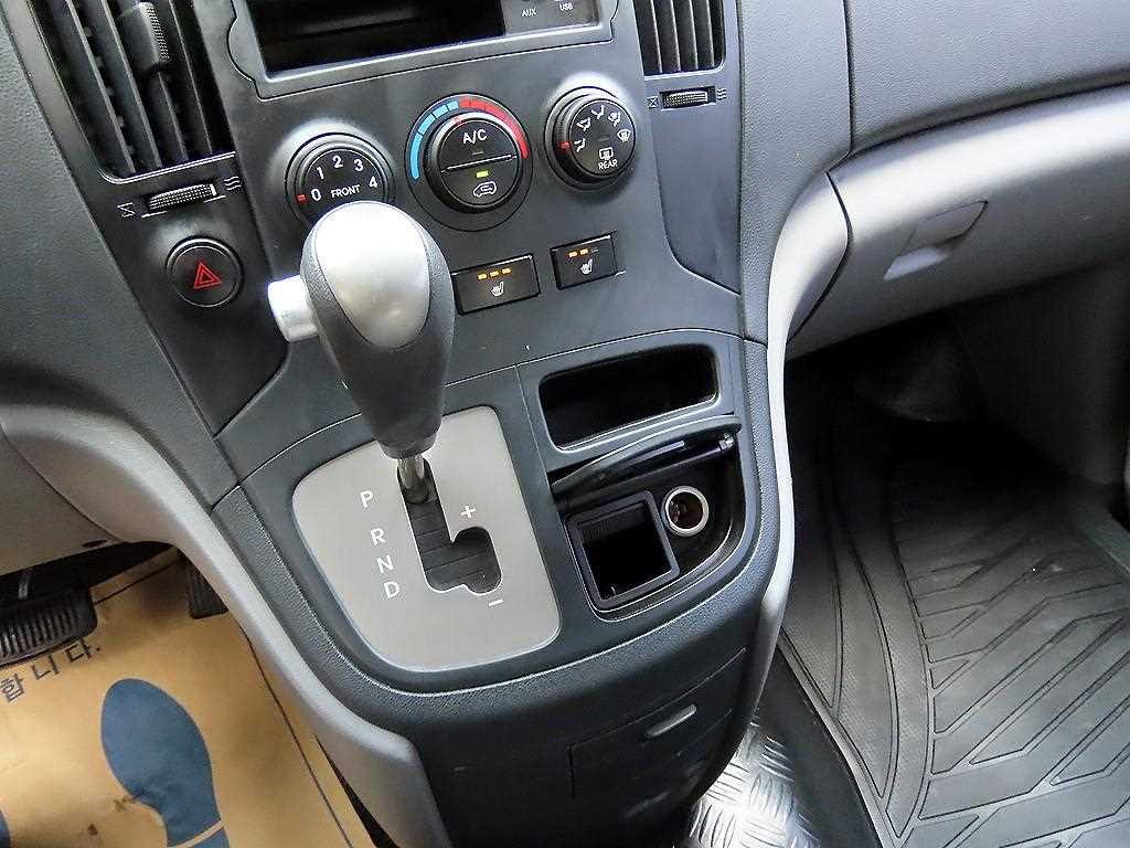 HYUNDAI Starex - Vista 10