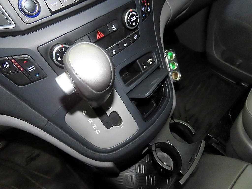 HYUNDAI Starex - Vista 12