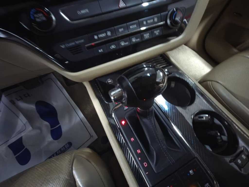 KIA Carnival - Vista 12