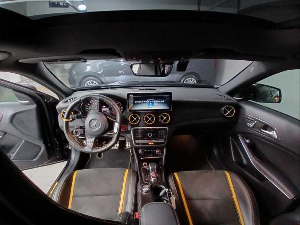 Mercedes Benz GLA Class - Vista 6