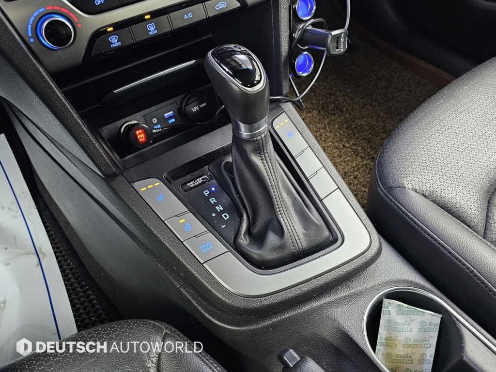 HYUNDAI Avante - Vista 9