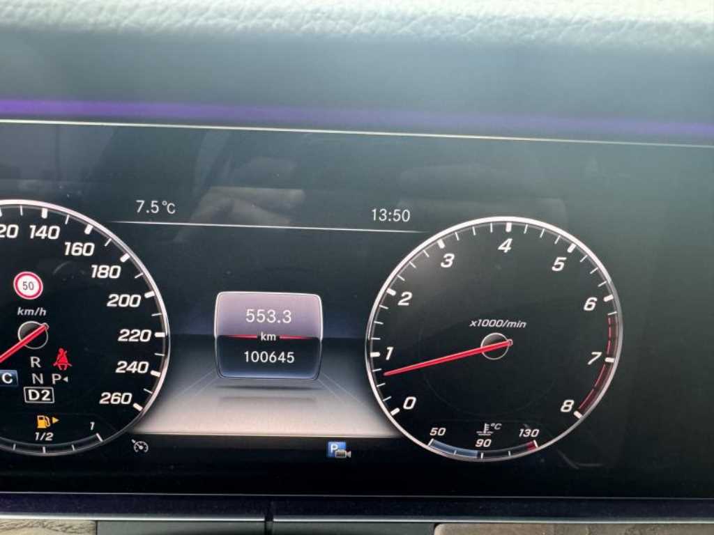 Mercedes Benz E class - Vista 3