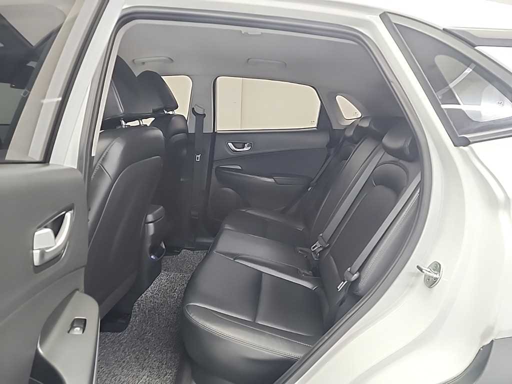 HYUNDAI Kona - Vista 12