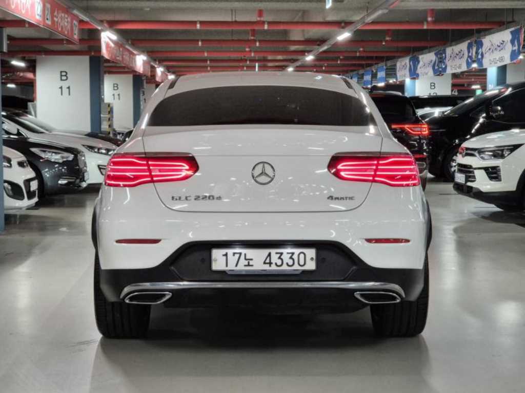 Mercedes Benz GLC Class - Vista 4