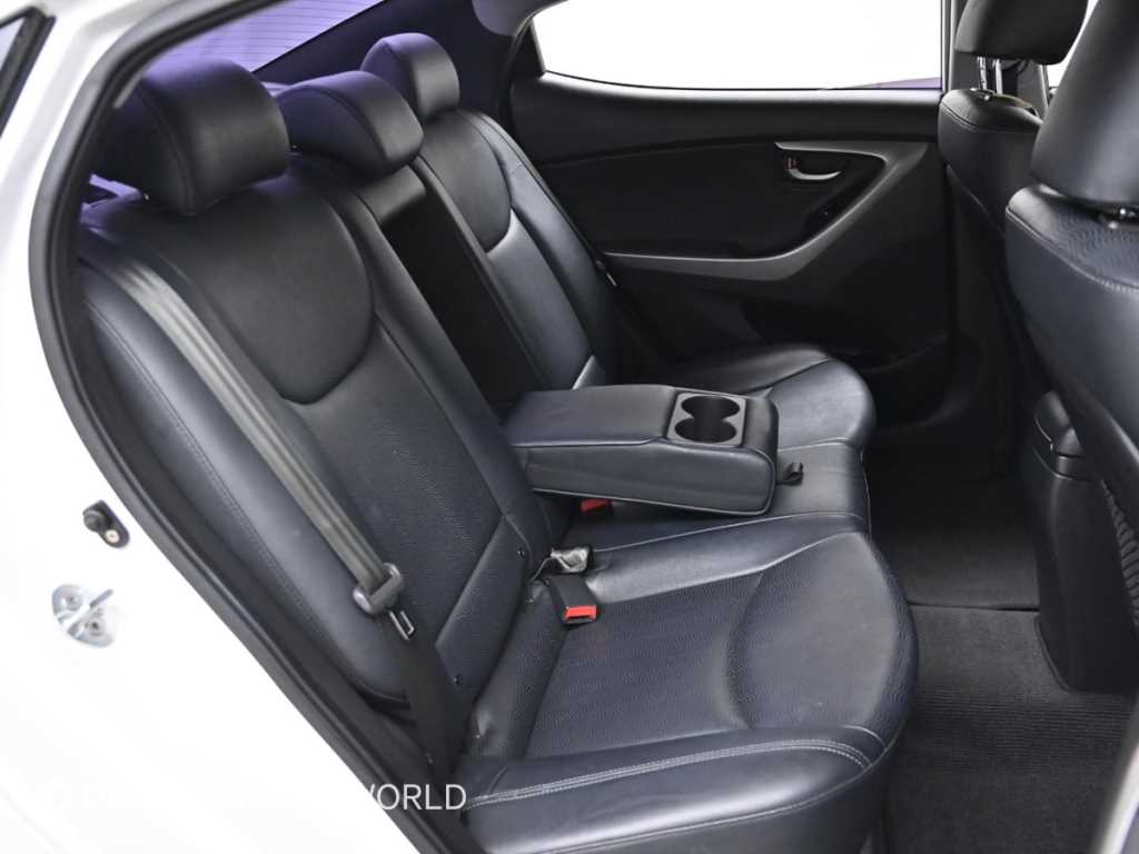 HYUNDAI Avante - Vista 12