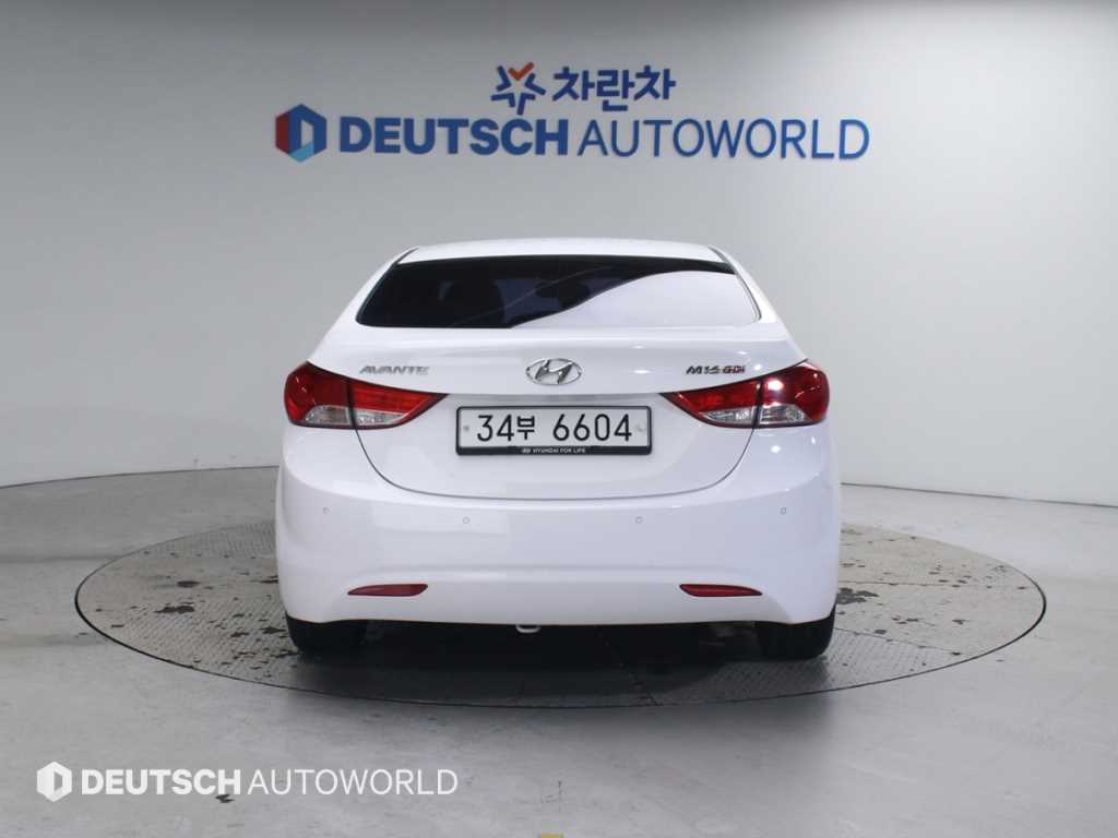 HYUNDAI Avante - Vista 4