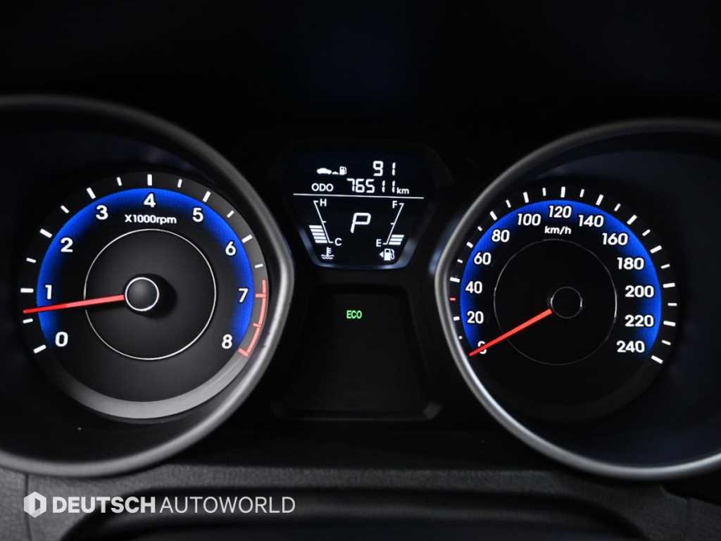 HYUNDAI Avante - Vista 8