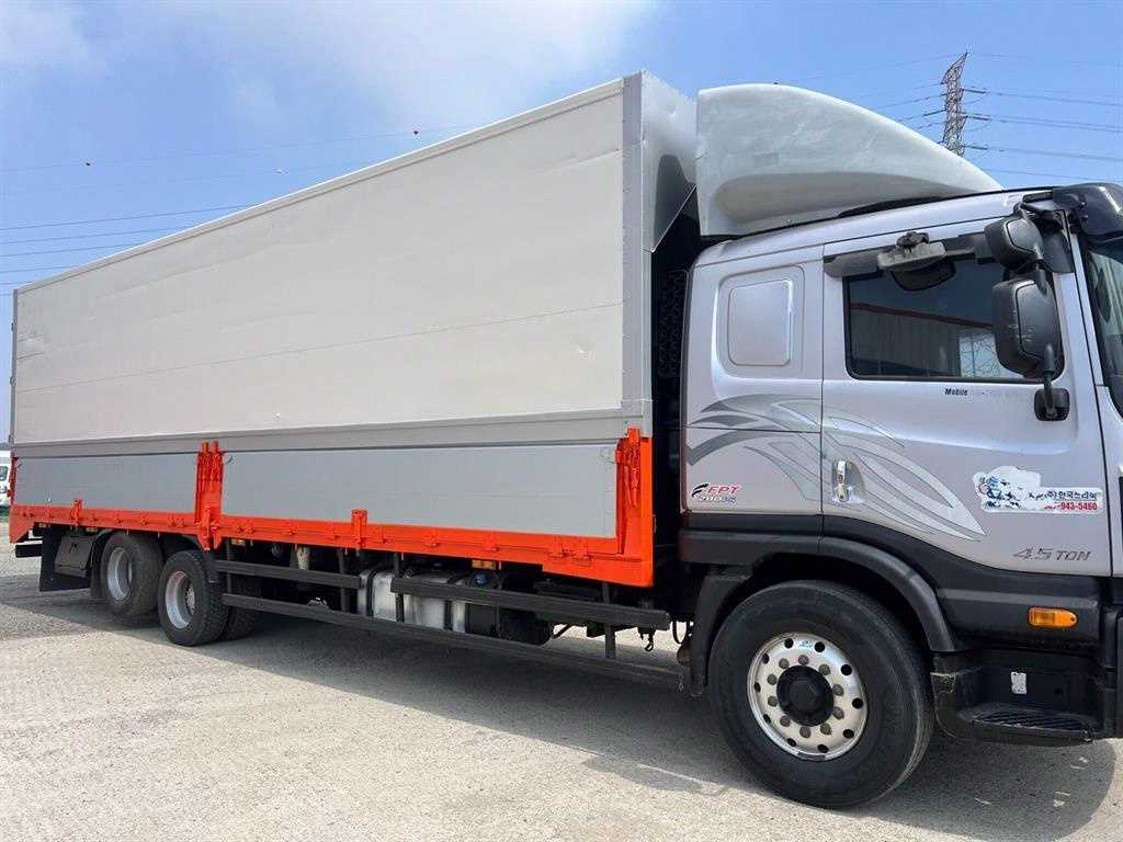 medium and large cargo truck - Vista 11