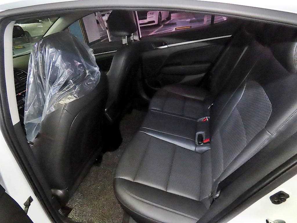 HYUNDAI Avante - Vista 7