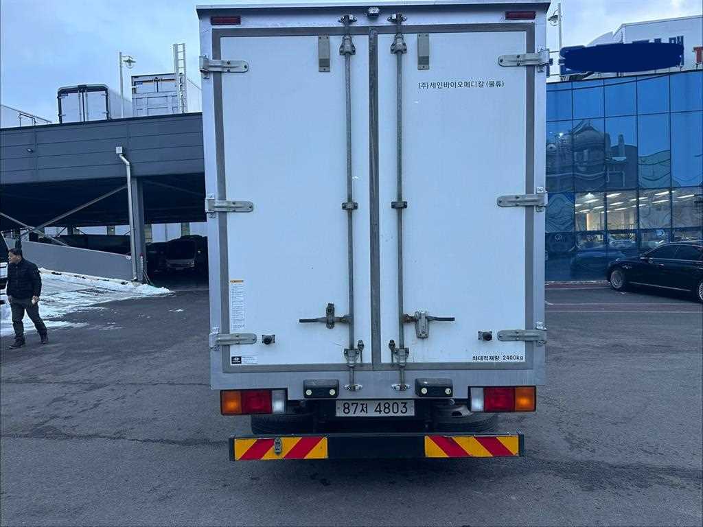 medium and large cargo truck - Vista 5