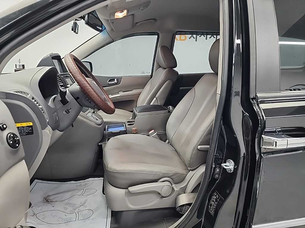 KIA Carnival - Vista 11