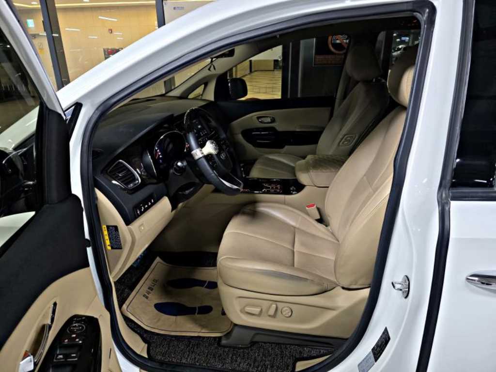 KIA Carnival - Vista 7