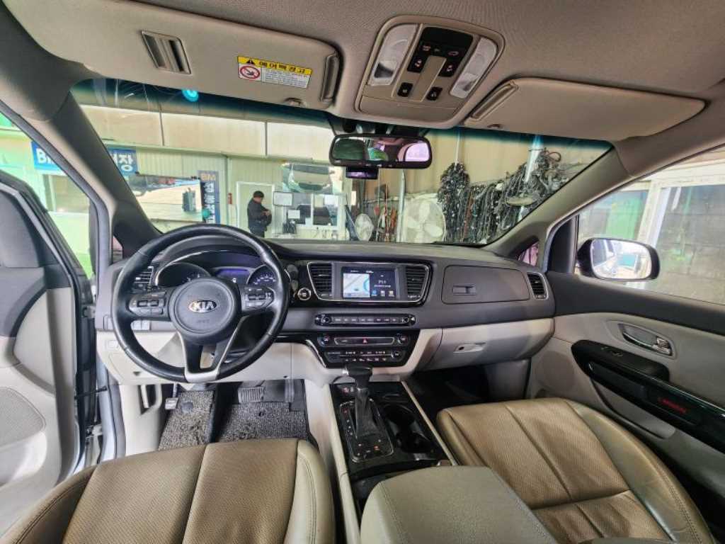 KIA Carnival - Vista 7