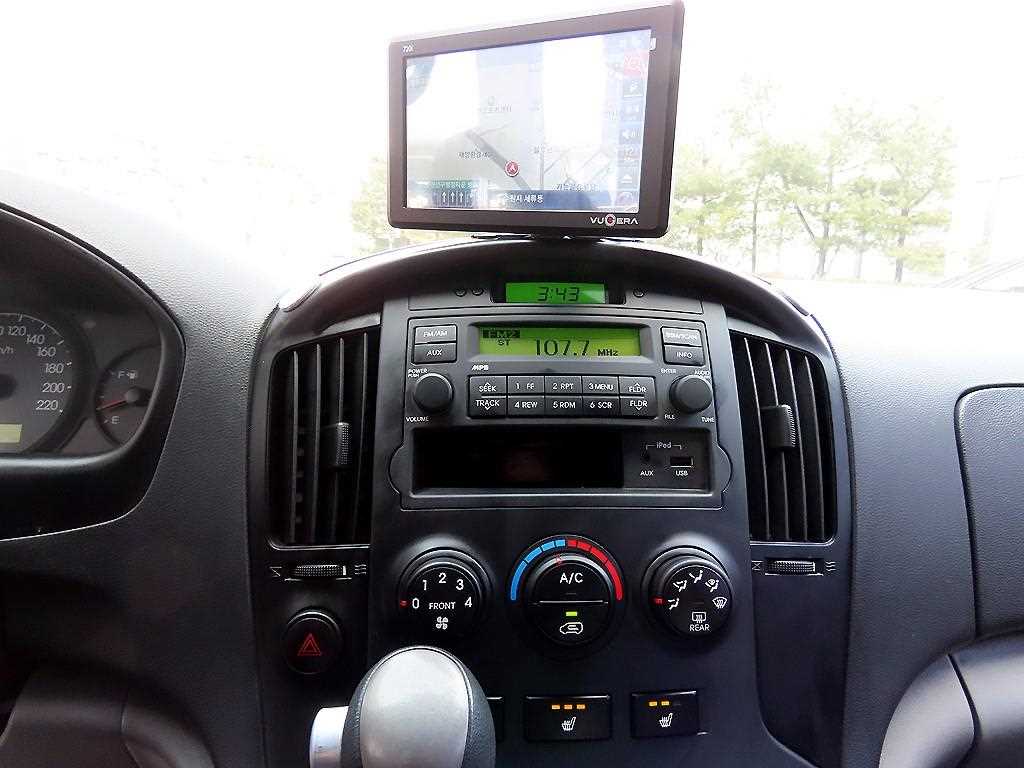 HYUNDAI Starex - Vista 12