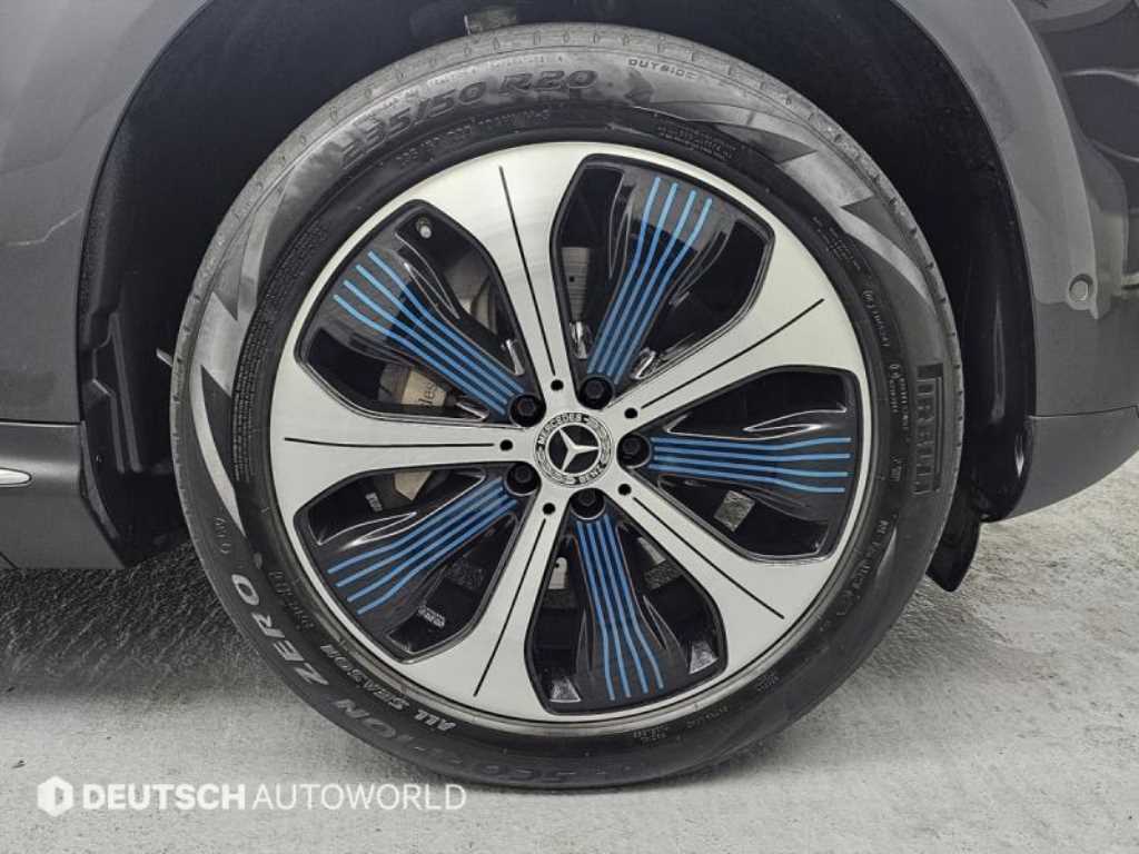 Mercedes Benz EQC - Vista 5