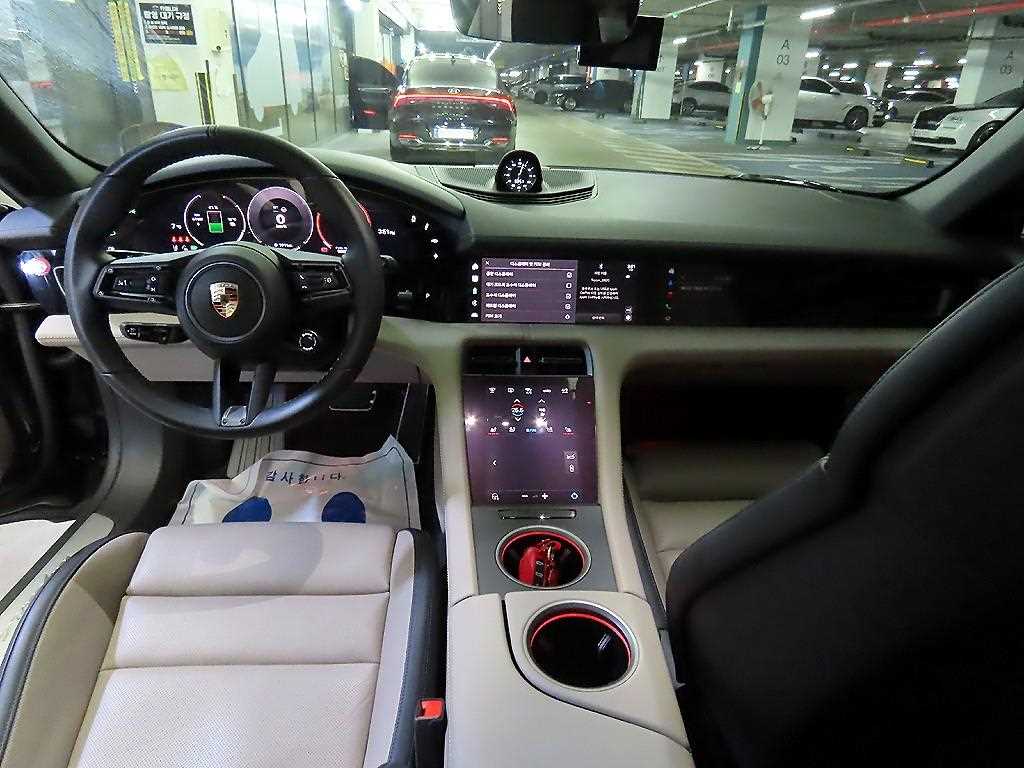 Porsche Taycan - Vista 10